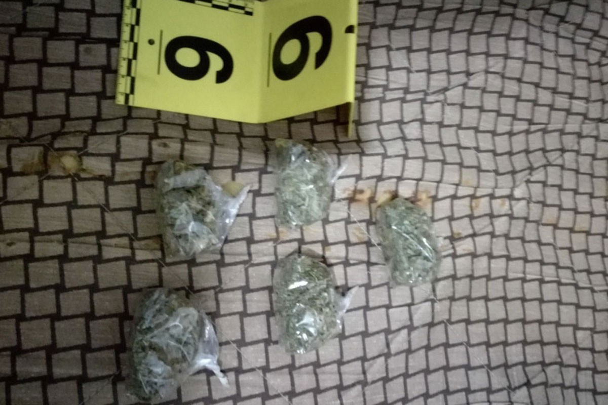 Policija u automobilu pronašla 1,2 kilograma marihuane