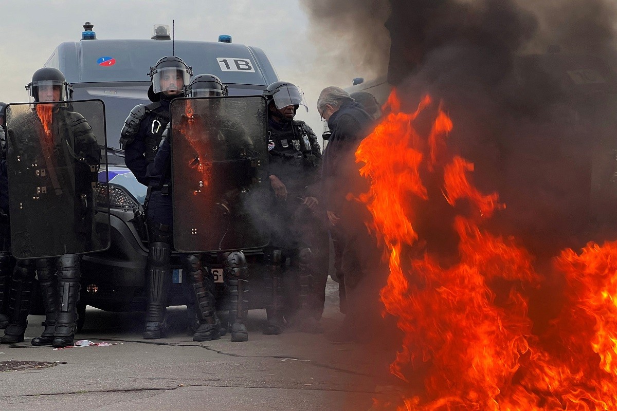 Novi sukobi demonstranata i policije (VIDEO)