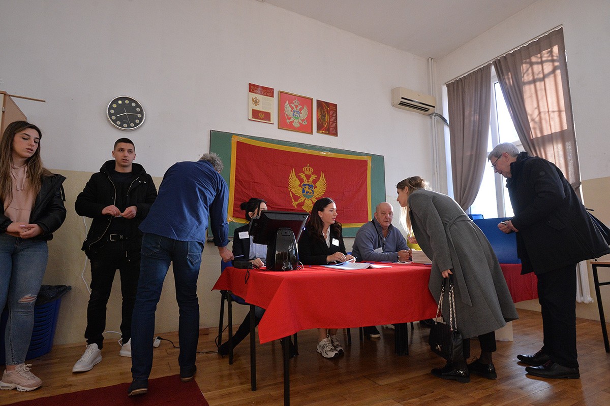 U Crnoj Gori do 19.00 časova glasalo 60,6 odsto birača
