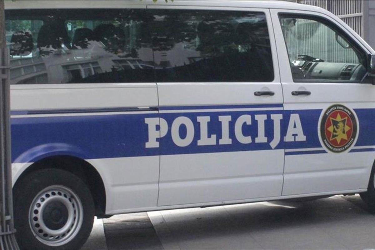 Potjera u Crnoj Gori: Vozilom okrznuo policajca, pronađena odbačena droga