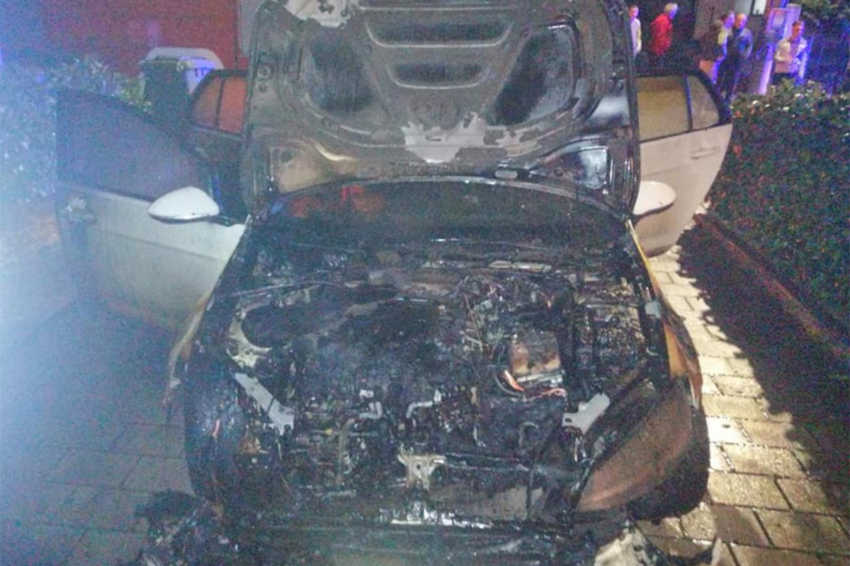 U razmaku od pola sata u Banjaluci sinoć gorjeli auto i dvije garaže (FOTO)