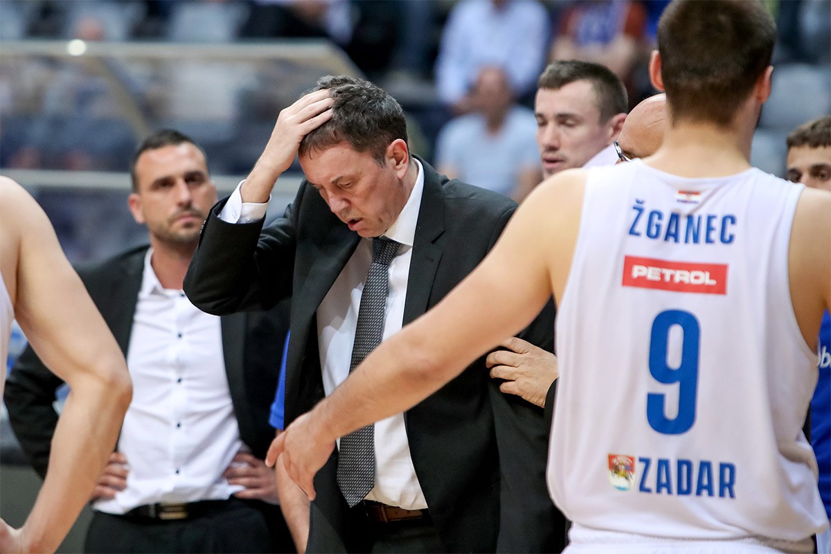 Prekinut meč Zadara i Igokee, trener pogođen u glavu