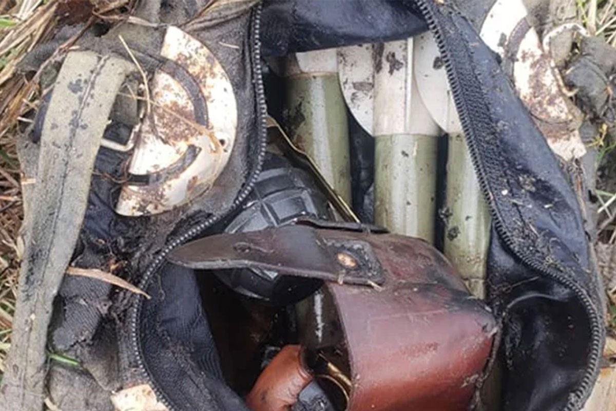 Čistili selo pa pronašli torbu punu bombi i tromblona