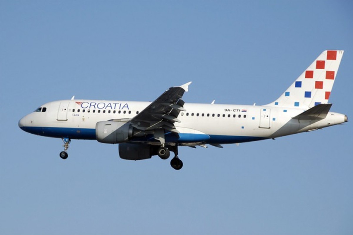 Avion na relaciji Split-Rim vraćen na pistu