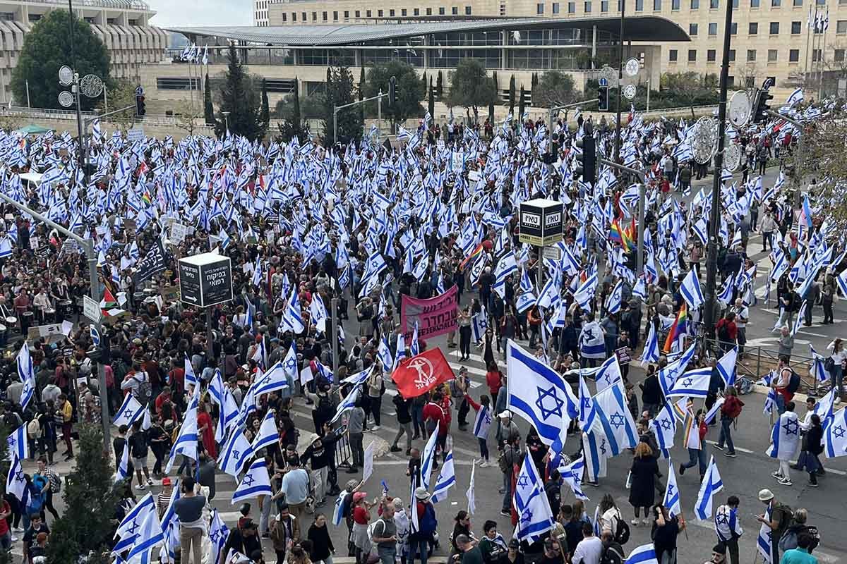 Hiljade Izraelaca protestuje ispred Kneseta protiv reforme (VIDEO)