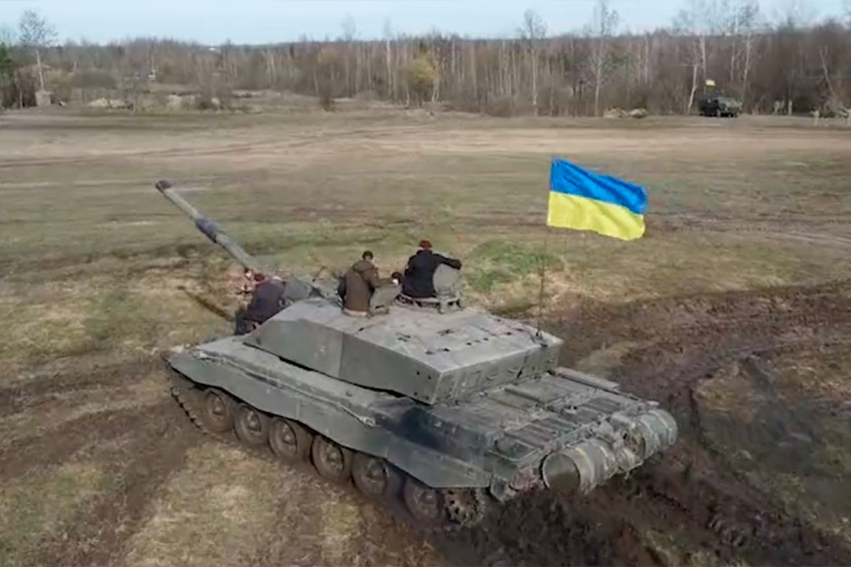 Britanski tenkovi stigli u Ukrajinu, provozao se ministar (VIDEO)