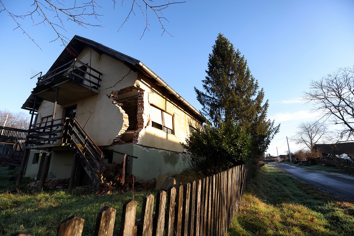 Novi slučaj pljačke u Baniji: Krali radijatore iz kuće oštećene u zemljotresu