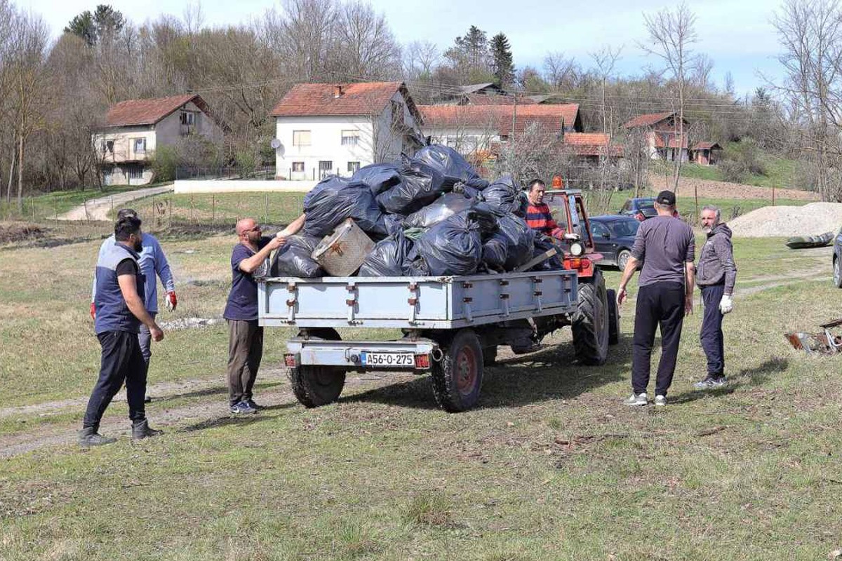 Ribolovci i planinari očistili revir jezera Drenova, prikupili 150 vreća otpada