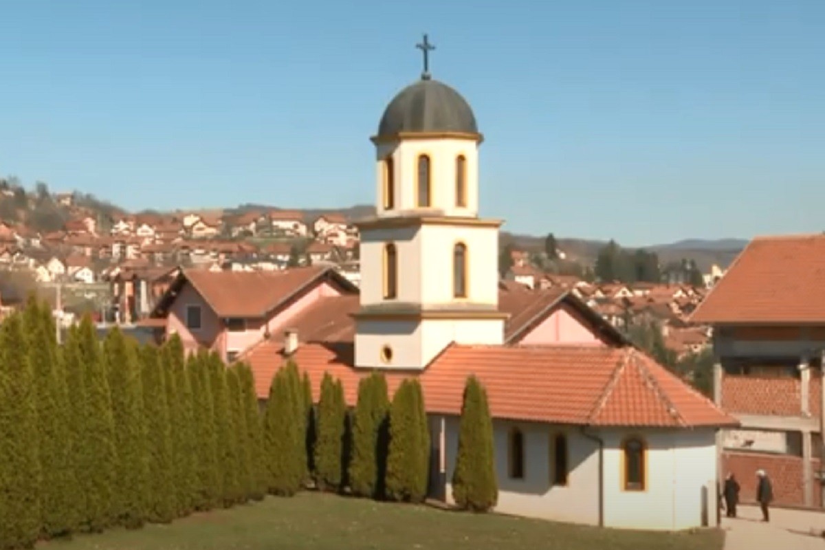 Parastos u Mrkonjić Gradu povodom 27 godina od otvaranja masovne grobnice