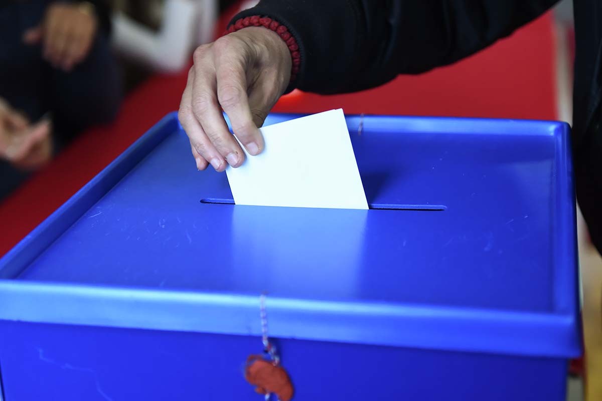 Zašto su glasačke kutije u Crnoj Gori plave?