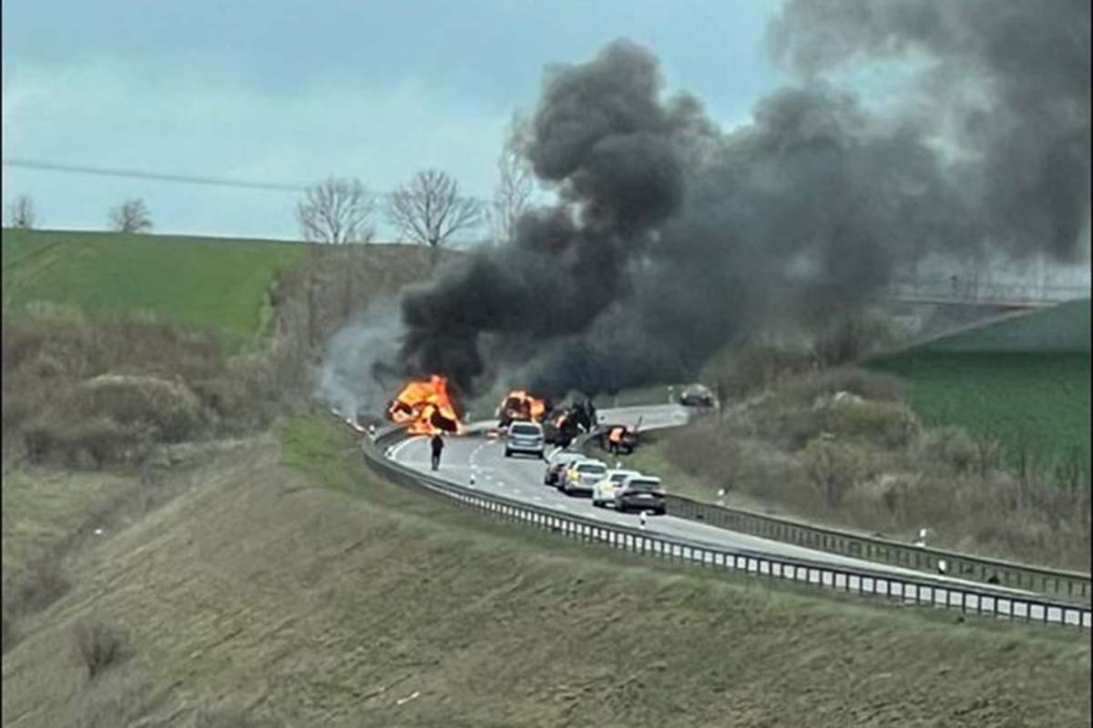 Teška saobraćajka u Njemačkoj, zapalila se tri automobila
