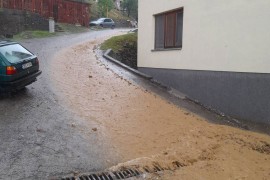 Poplava u Srebrenici, pod vodom podrumi i kafić (FOTO)