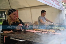 Počeo "Ćevap fest", miris roštilja u centru Banjaluke (FOTO)