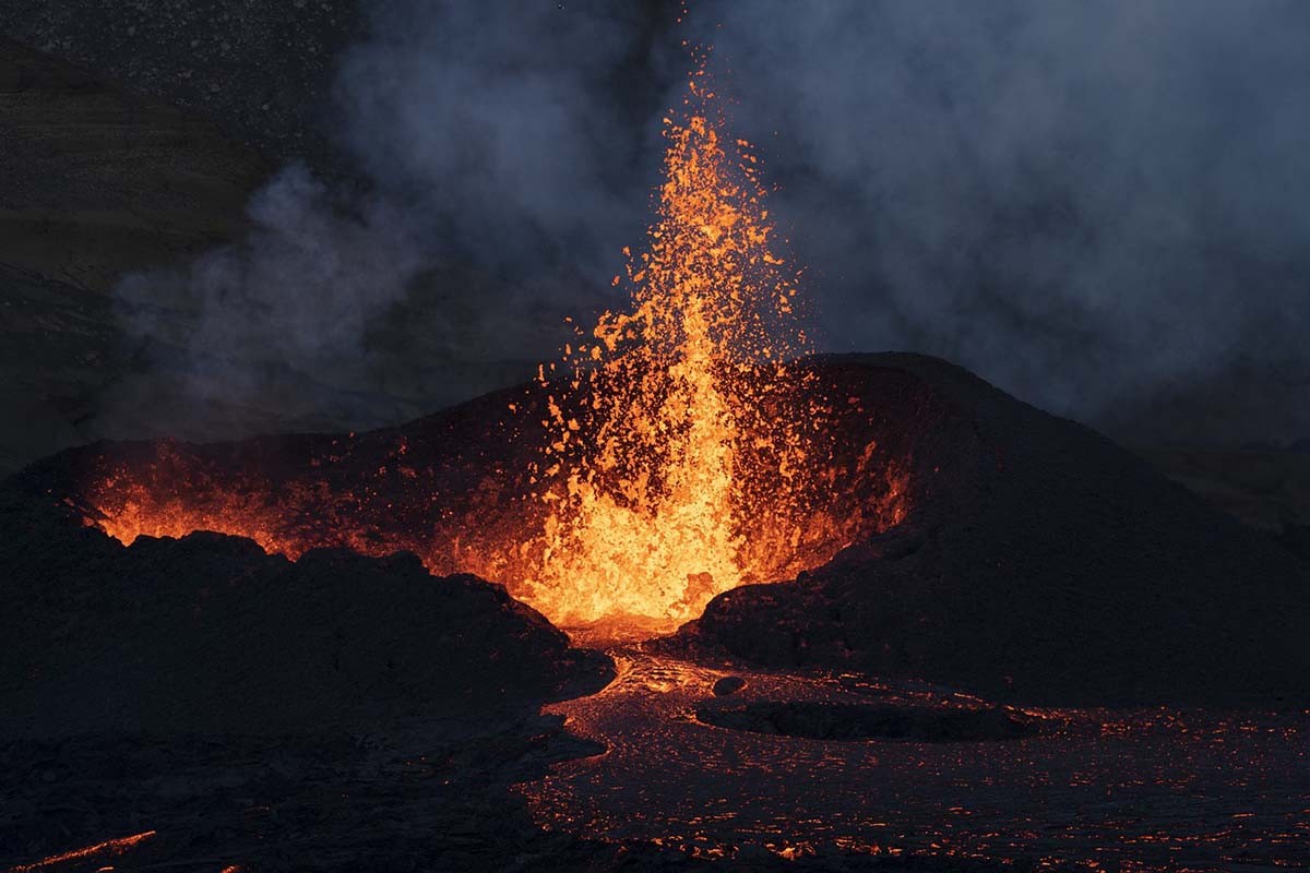 Eruptirao vulkan Etna, zatvoren aerodrom u Kataniji