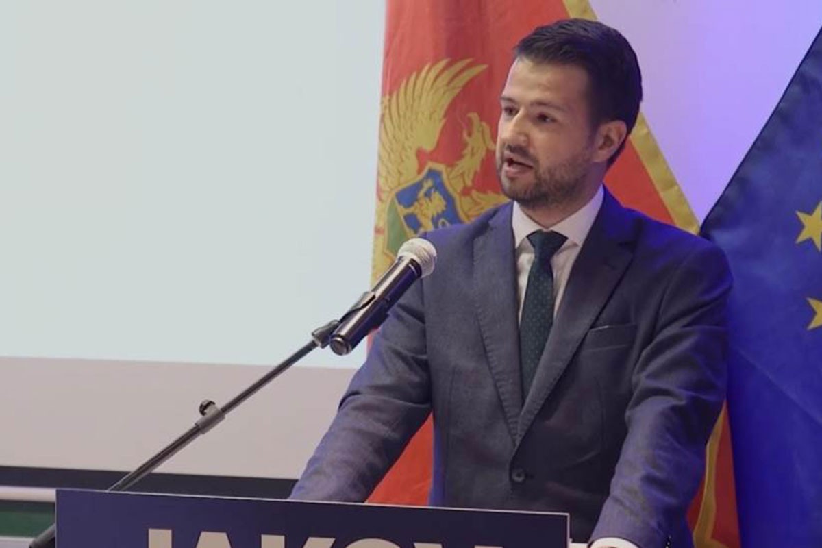 Novi predsjednik Crne Gore odbio da koristi luksuzni automobil Majbah