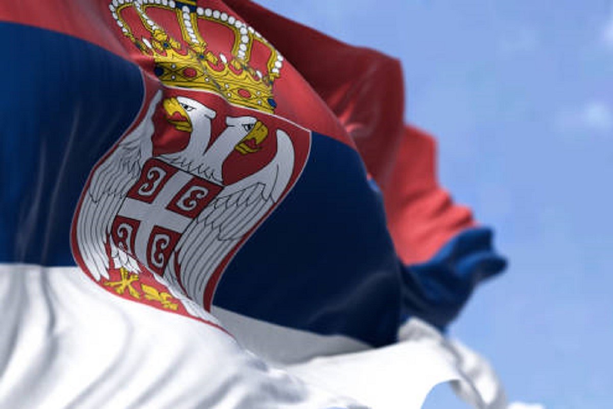 Zapaljena zastava Srbije u Gračanici