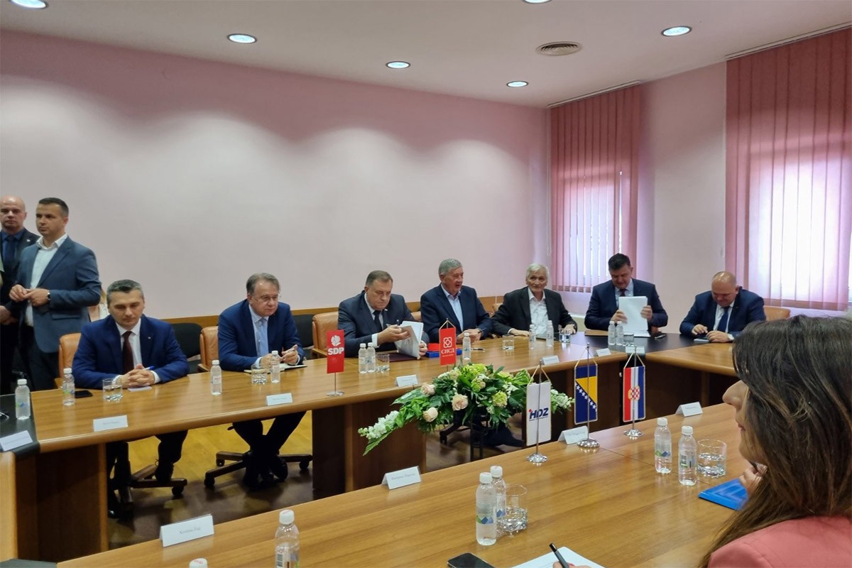 Počeo sastanak Dodika, Čovića i Nikšića u Mostaru