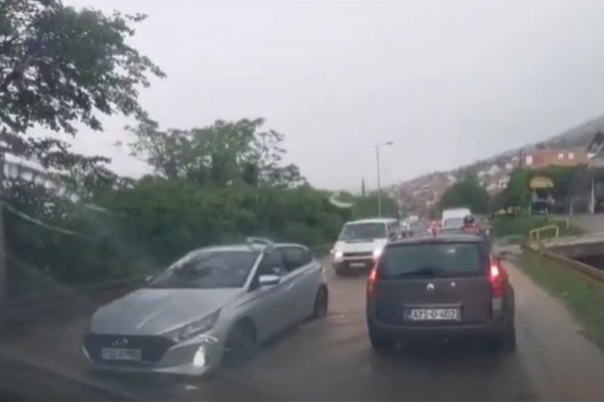Snažno nevrijeme pogodilo Mostar, usporen saobraćaj