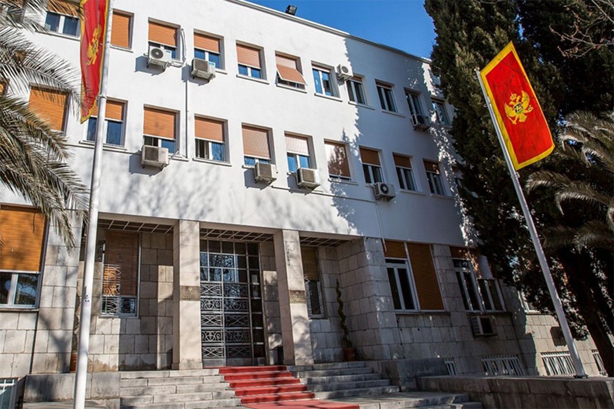 Dojave o bombi u školama u Crnoj Gori, evakuisana i zgrada Skupštine