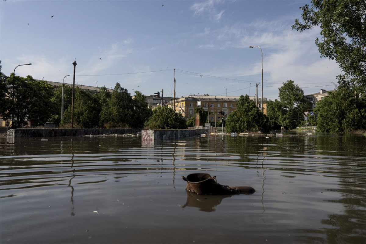 Razorne posljedice probijanja brane: Poplave odnose živote, rizično i u nuklearki
