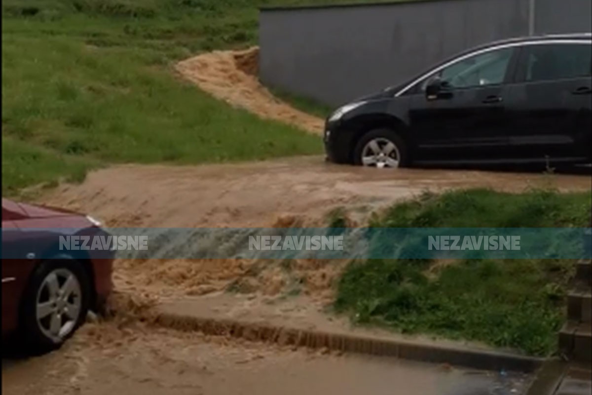 Nevrijeme u Banjaluci, bujične vode poplavile garaže (VIDEO)