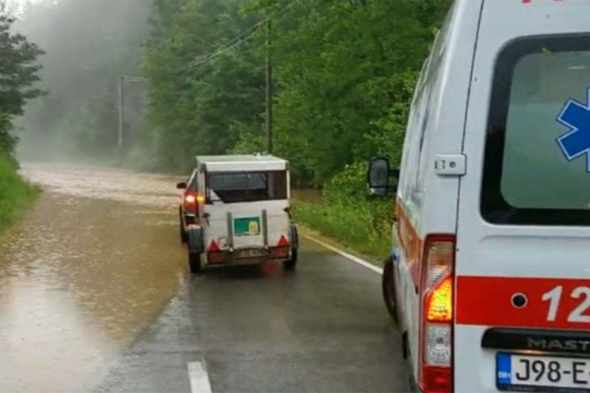 Poplave na putu Mlinska rijeka – Čelinac, saobraćaj obustavljen