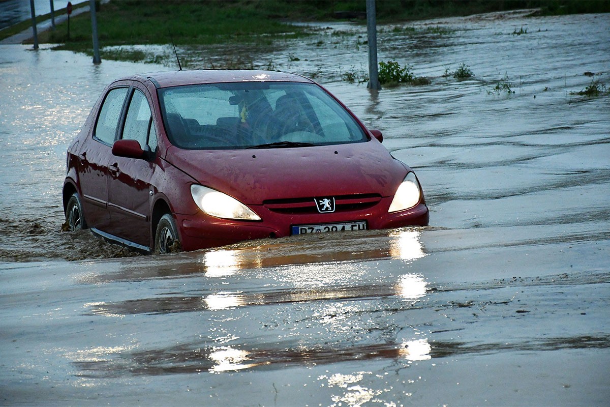 Olujno nevrijeme u Hrvatskoj, ulice u Požegi poplavljene (VIDEO)