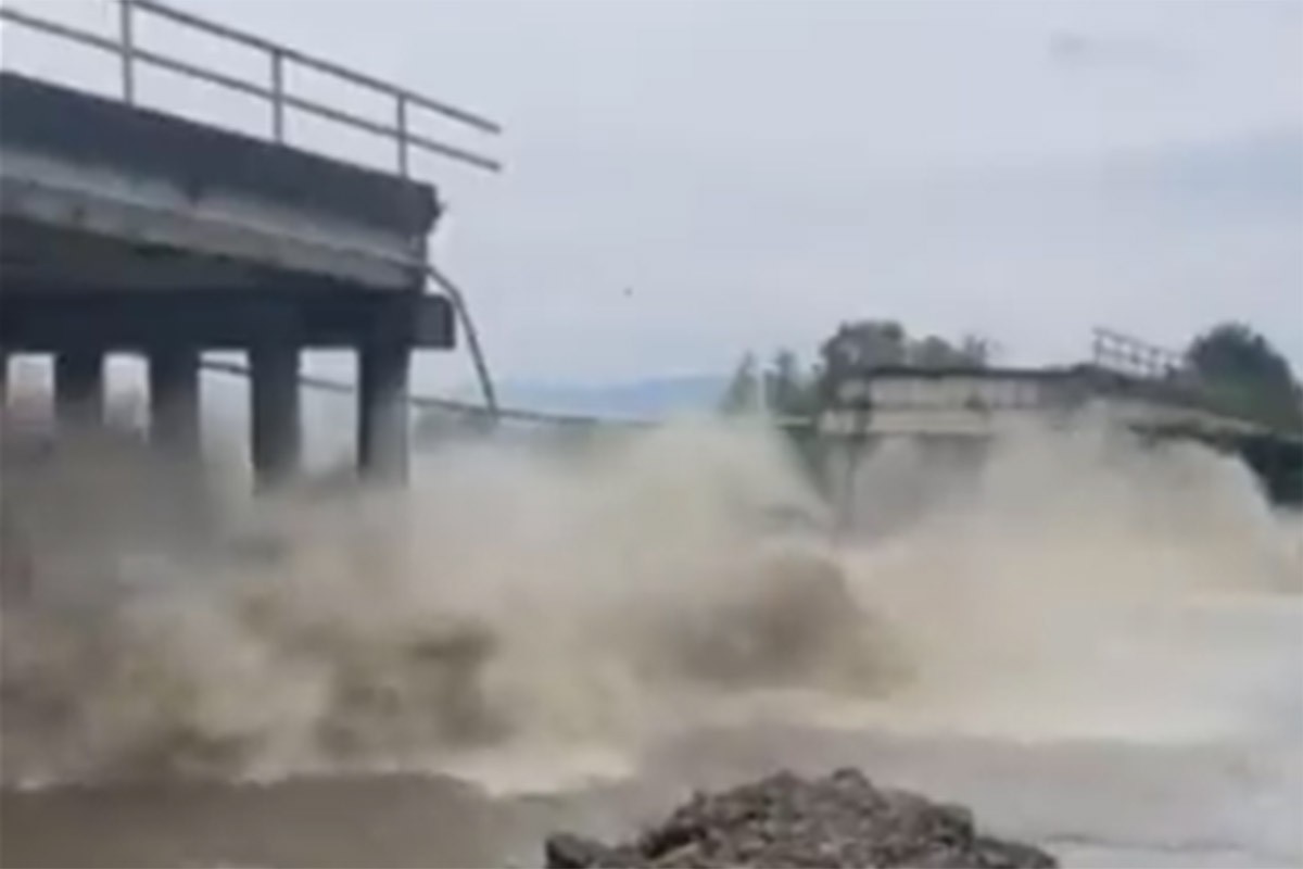 Srušio se most kod Čačka (VIDEO)