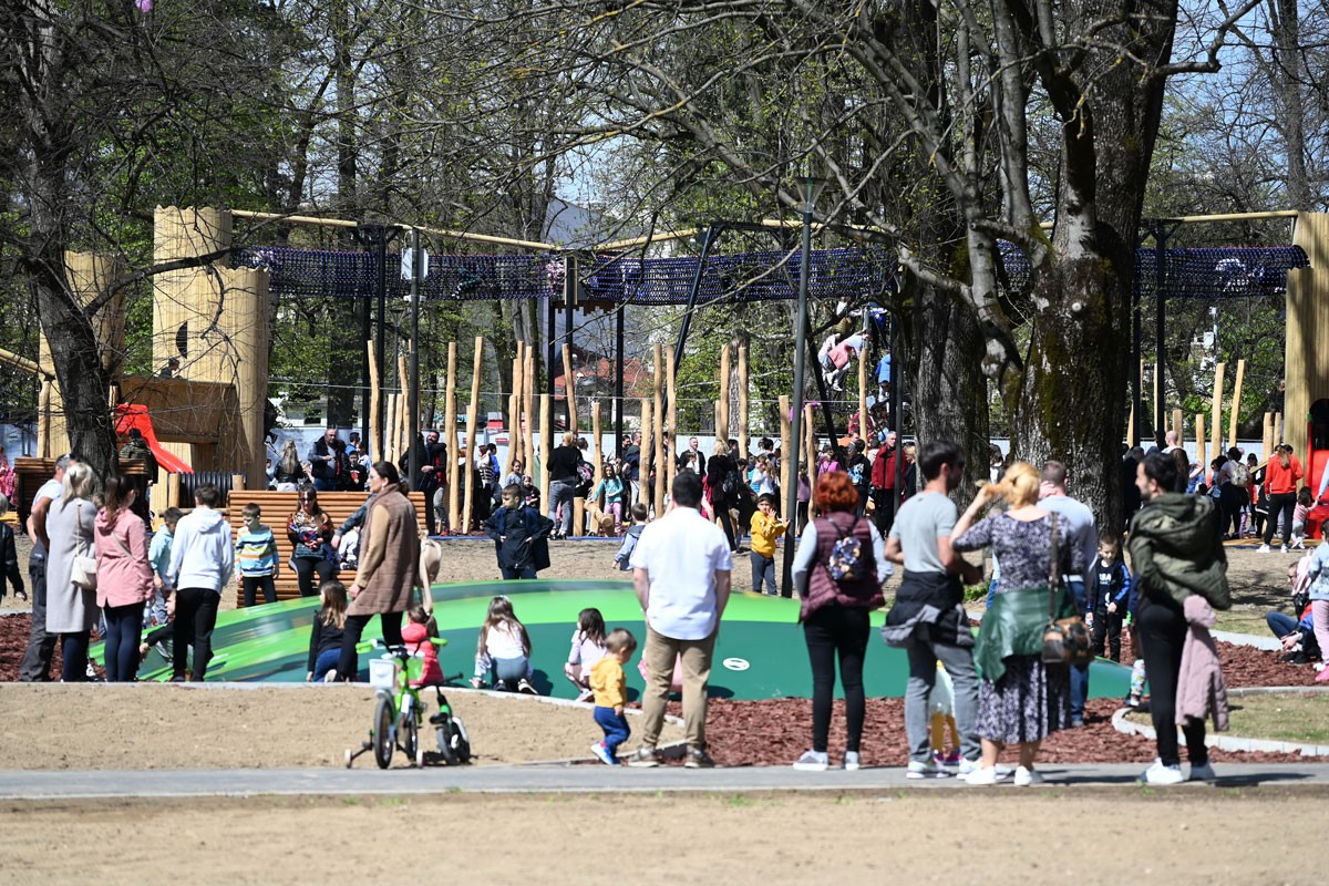 Više djece povrijeđeno na trampolini u banjalučkom parku