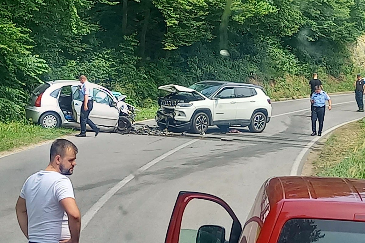 Nesreća na putu Milići - Vlasenica: Jedna osoba poginula, troje povrijeđeno