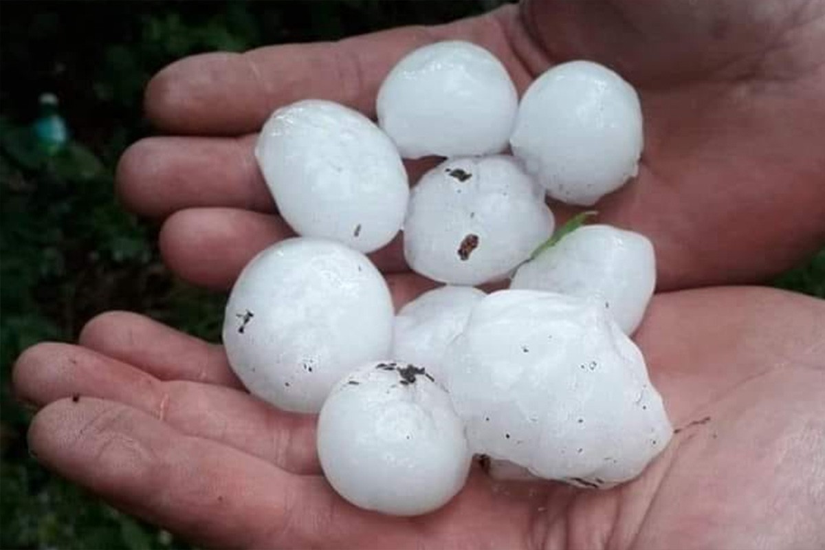 Nevrijeme praćeno gradom zahvatilo i BiH (VIDEO)