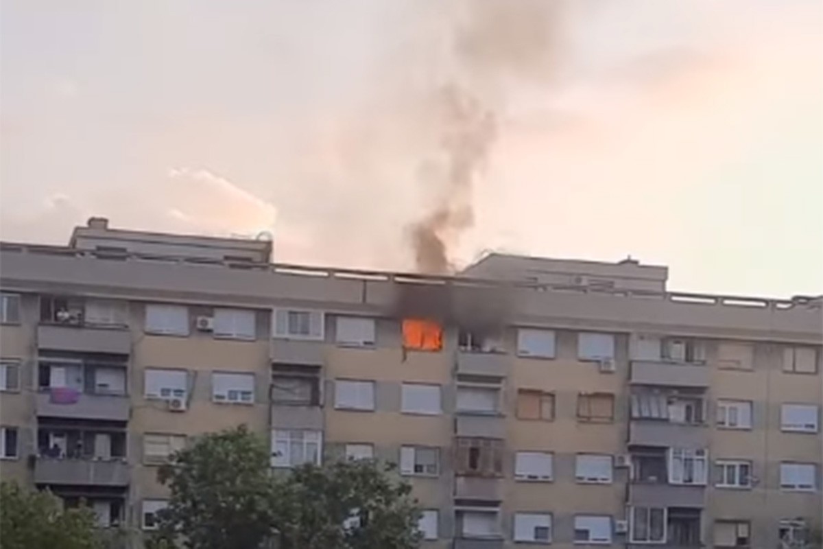 Zbog punjača izgorio čitav stan u Beogradu (VIDEO)