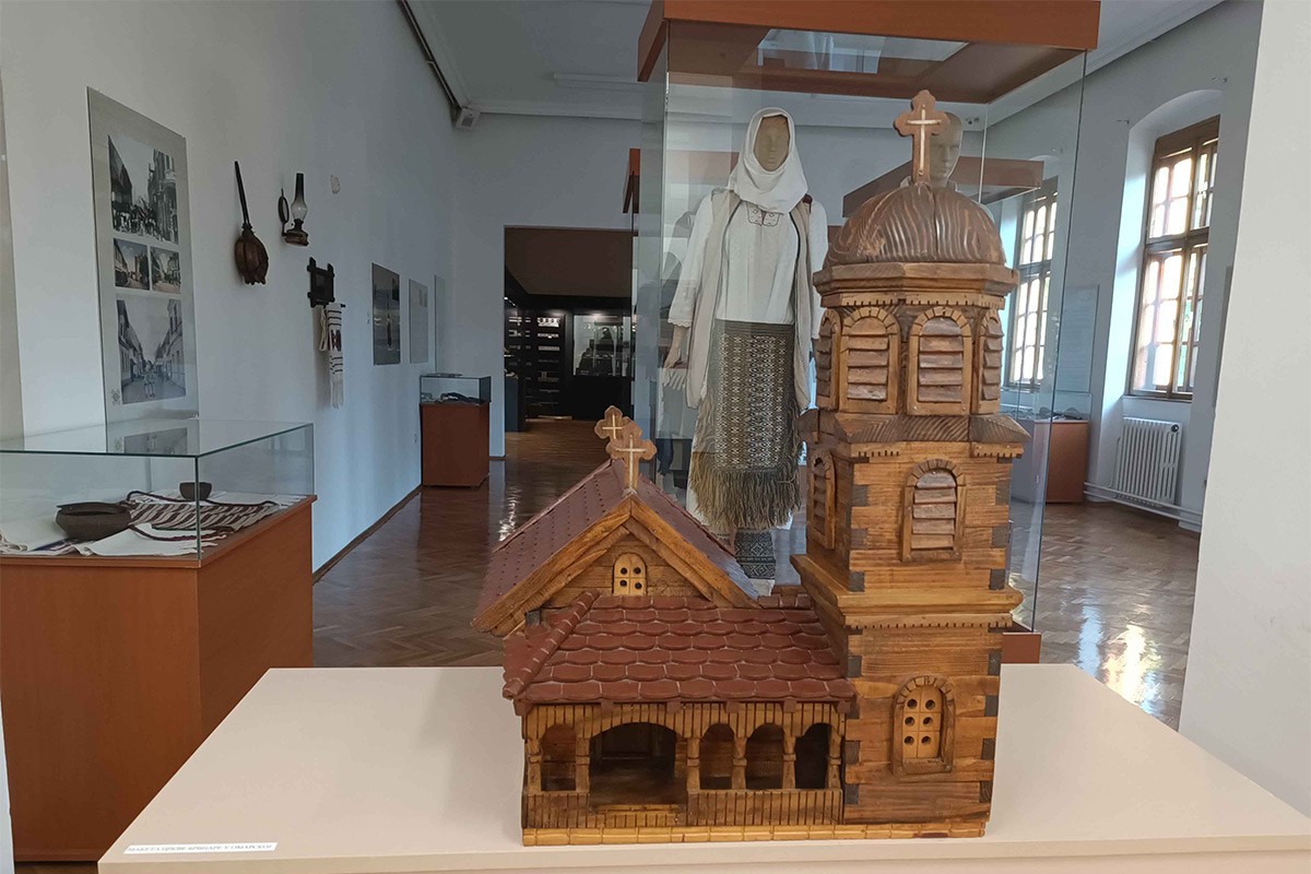 Otvorena izložba "Crkve brvnare u okolini Prijedora - skriveni zapisi"