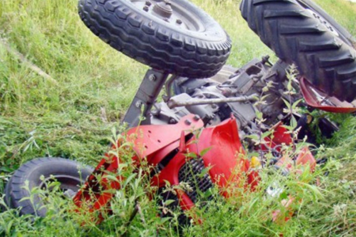 Tragedija kod Ribnika: Policajac poginuo pri prevrtanju traktora