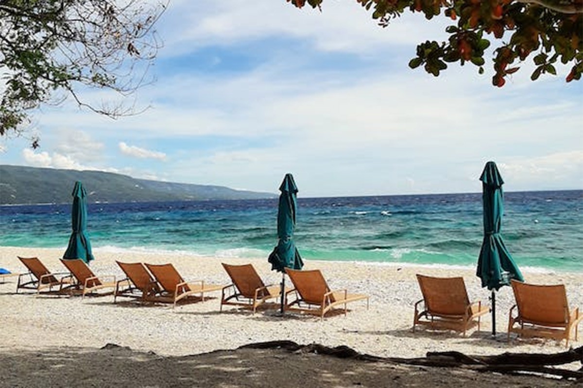 Ležaljka košta kao cijelo ljetovanje: Jedna od najljepših plaža Jadrana nedostupna mnogima