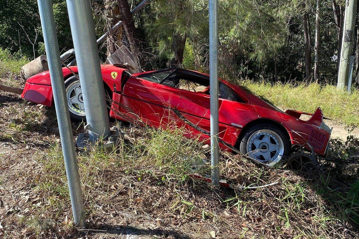 Pijani vozač u Sloveniji razbio svoj Ferrari i još tri vozila