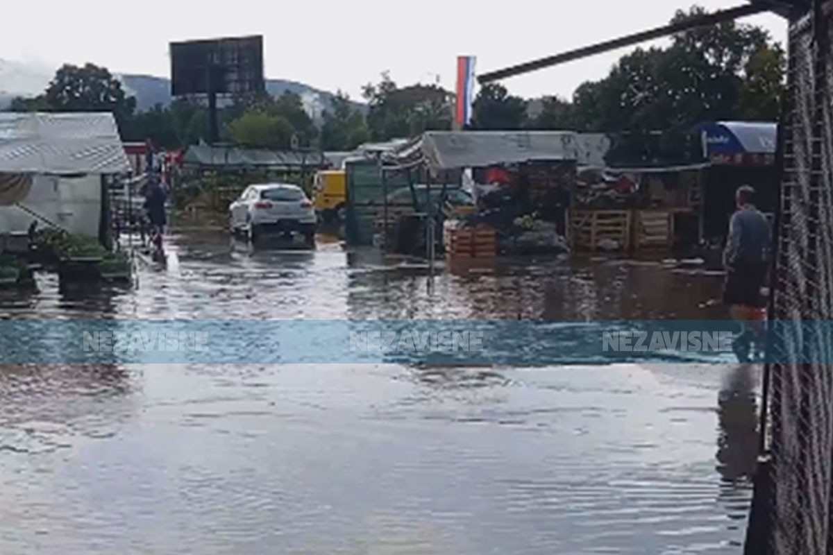 Poplavljena banjalučka pijaca (VIDEO)