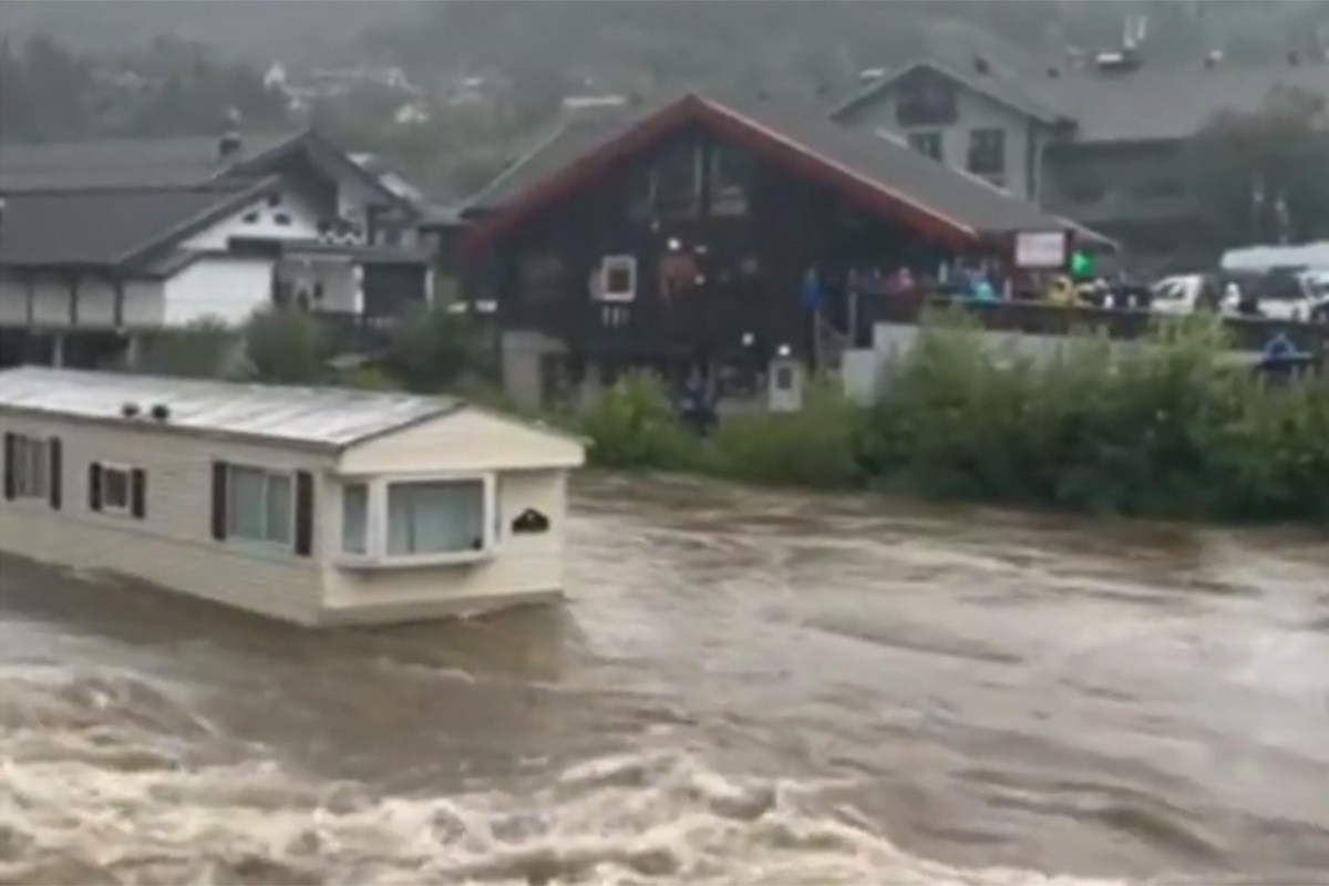 Јaka kiša u Norveškoj pokrenula klizišta (VIDEO)