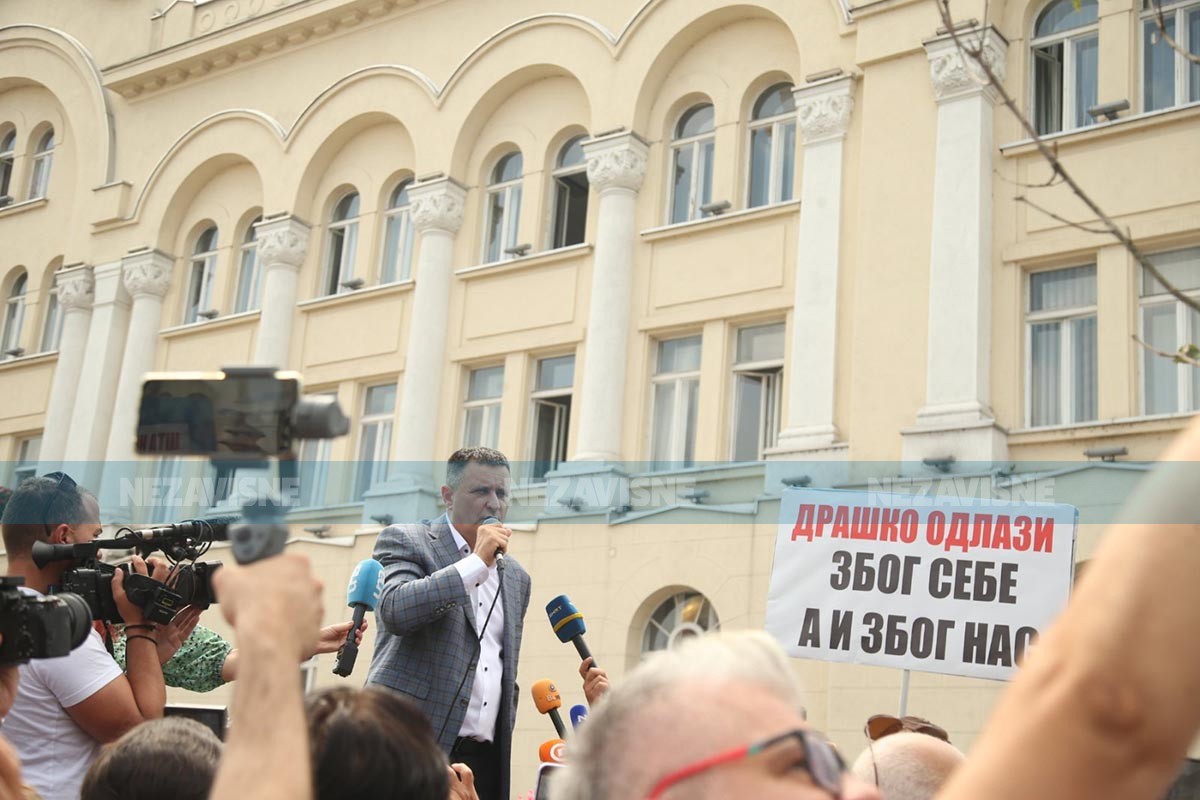 SNSD blokirao saobraćaj u centru Banjaluke (FOTO, VIDEO)