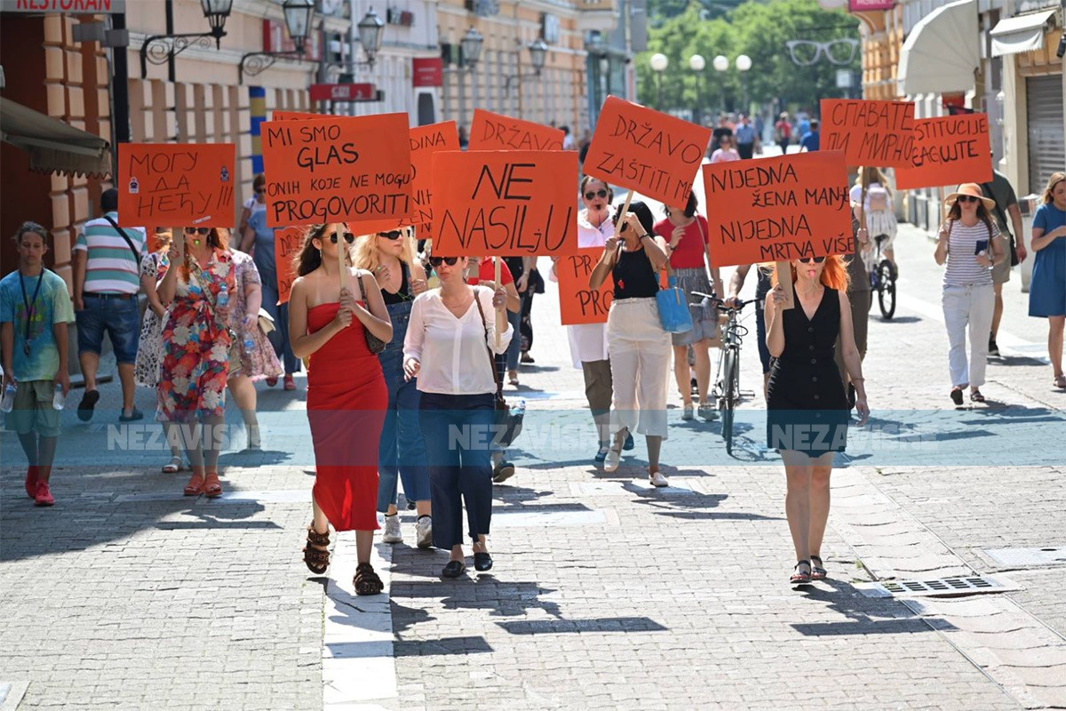 Protestna šetnja protiv femicida u Banjaluci: "Državo, stidi se" (FOTO)