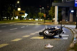 Motociklista udario djevojku, oboje u bolnici