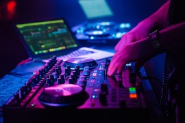 DJ Curses na Apgrade festivalu