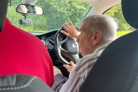 Uskoro će napuniti 100 godina, a još je aktivan vozač (FOTO)