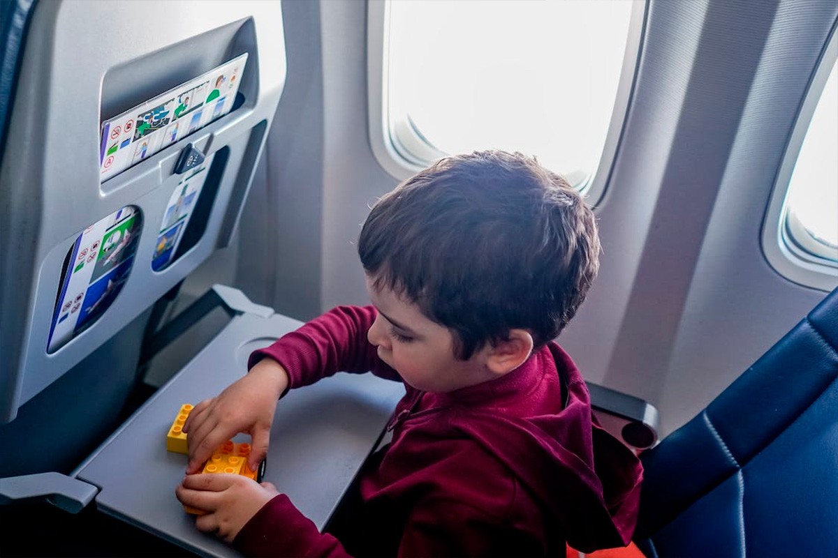 Stjuard podijelio savjete kako spriječiti dječje izlive bijesa u avionu