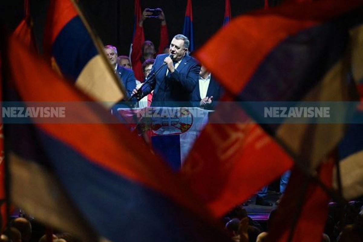 Dodik: Srpska zastava da se vijori vječno
