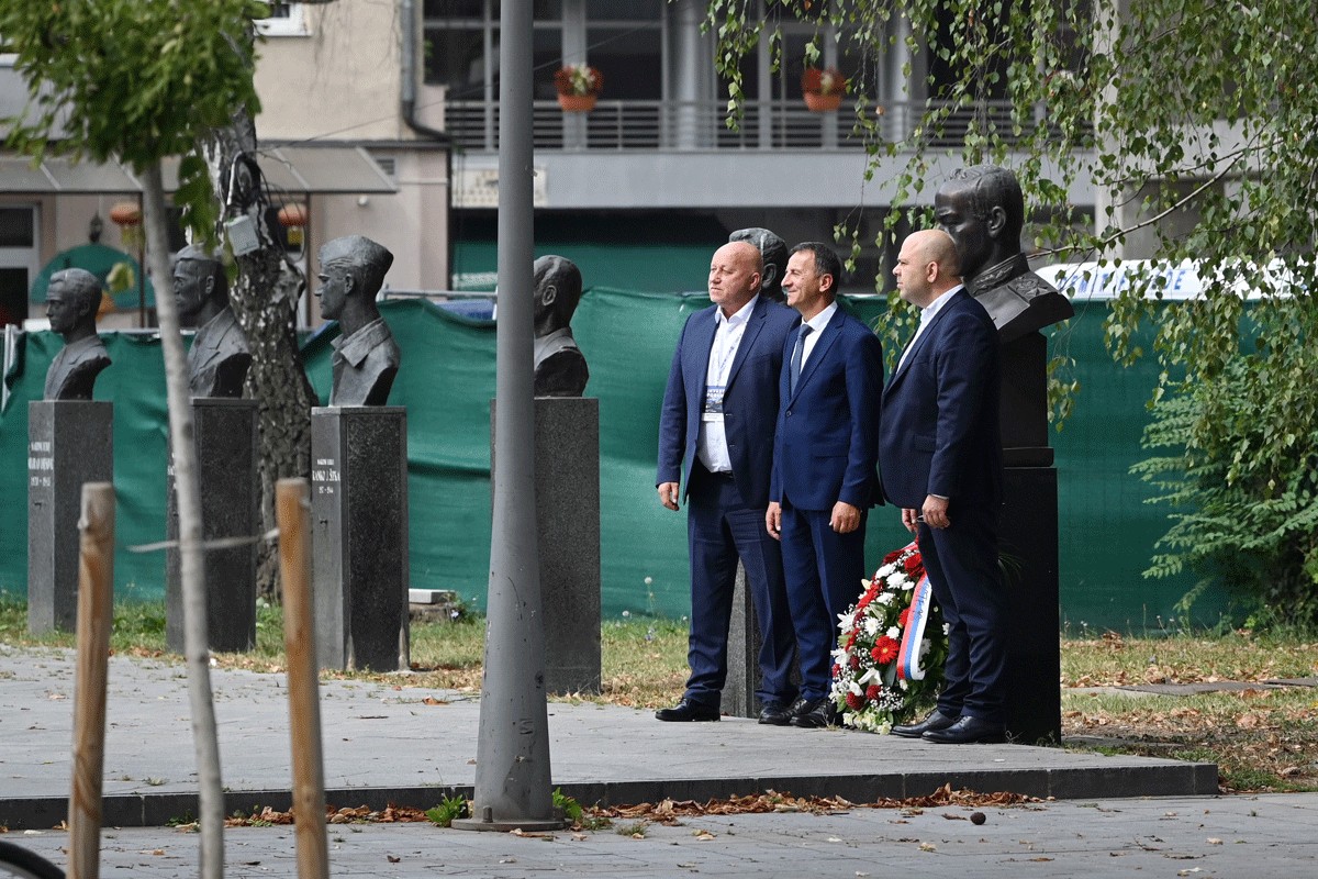 Ruski investitori obišli spomenik generalu Žukovu u Banjaluci