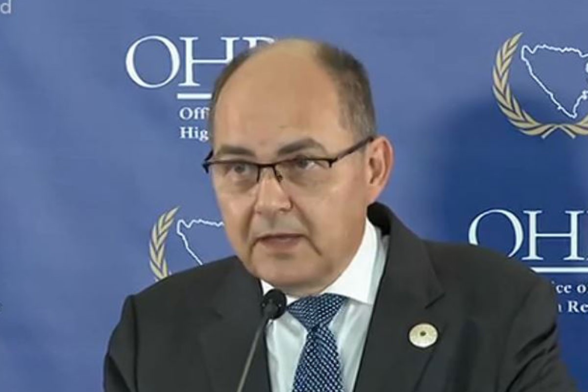 Šmit u Srebrenici: Imam spremne odluke o negiranju zločina, samo treba da ih potpišem
