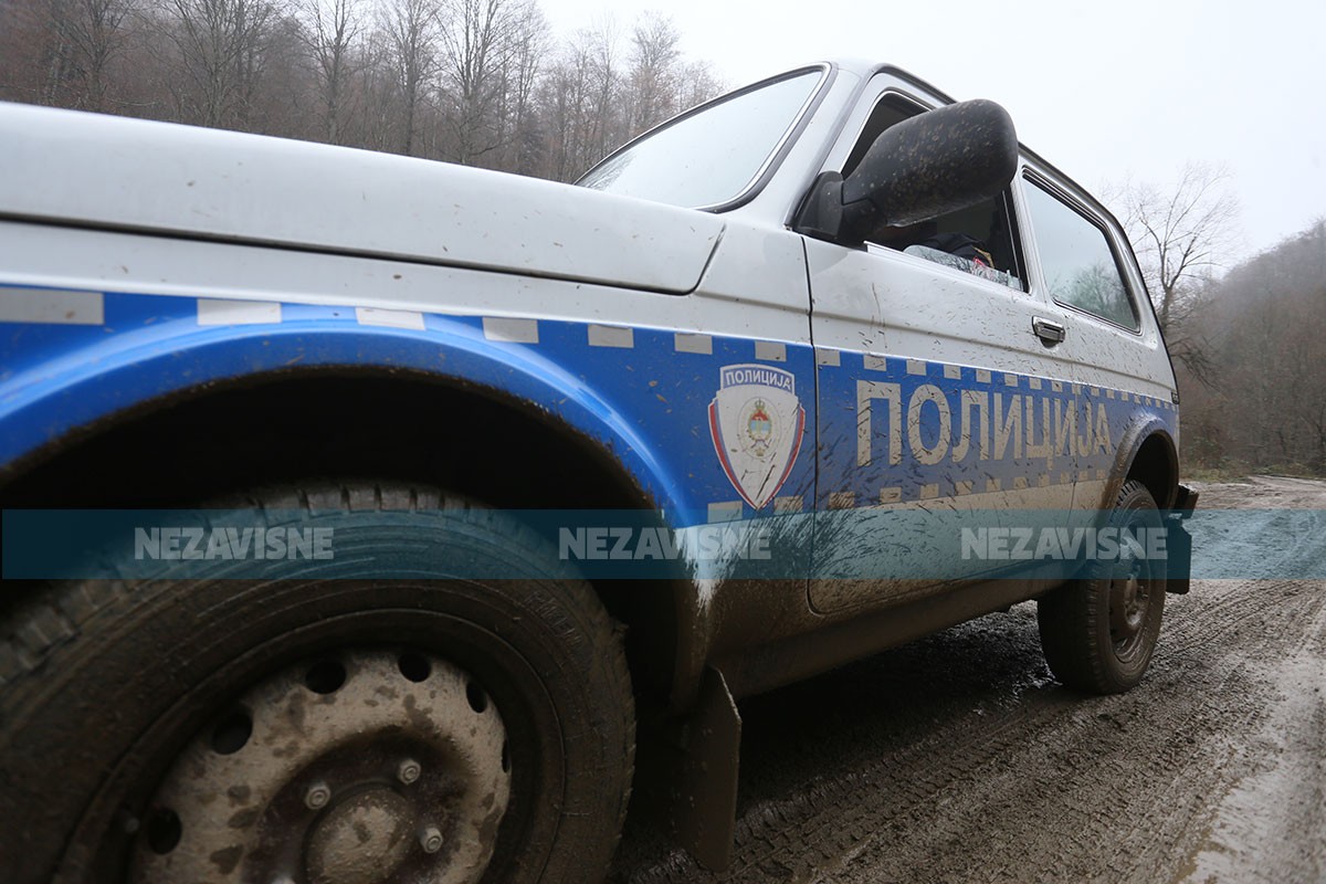 Auto sletio u provaliju, direktor KPZ Foča satima ležao povrijeđen na kiši