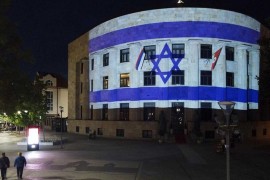 Palata predsjednika Republike Srpske obasjana zastavom Izraela