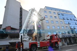 Vatra zahvatila i hotel "Bosnu", evakuisani gosti (VIDEO)